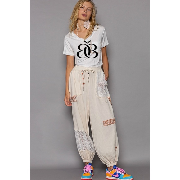 POL Cream Elastic Waist Embroidered Lace Patch Slouchy Joggers - Picture 6 of 12